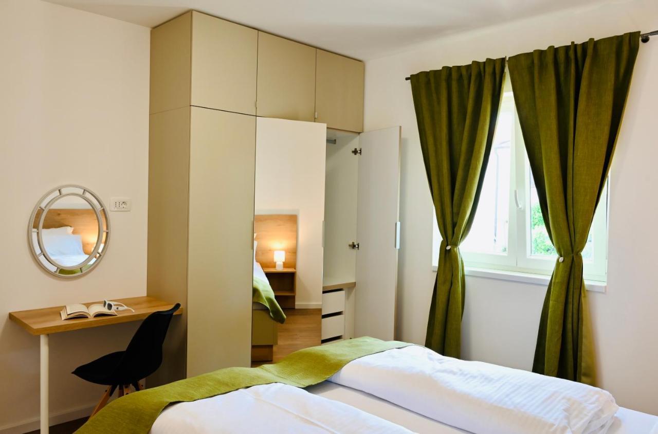Adorable Holiday Apartment Malinska Buitenkant foto