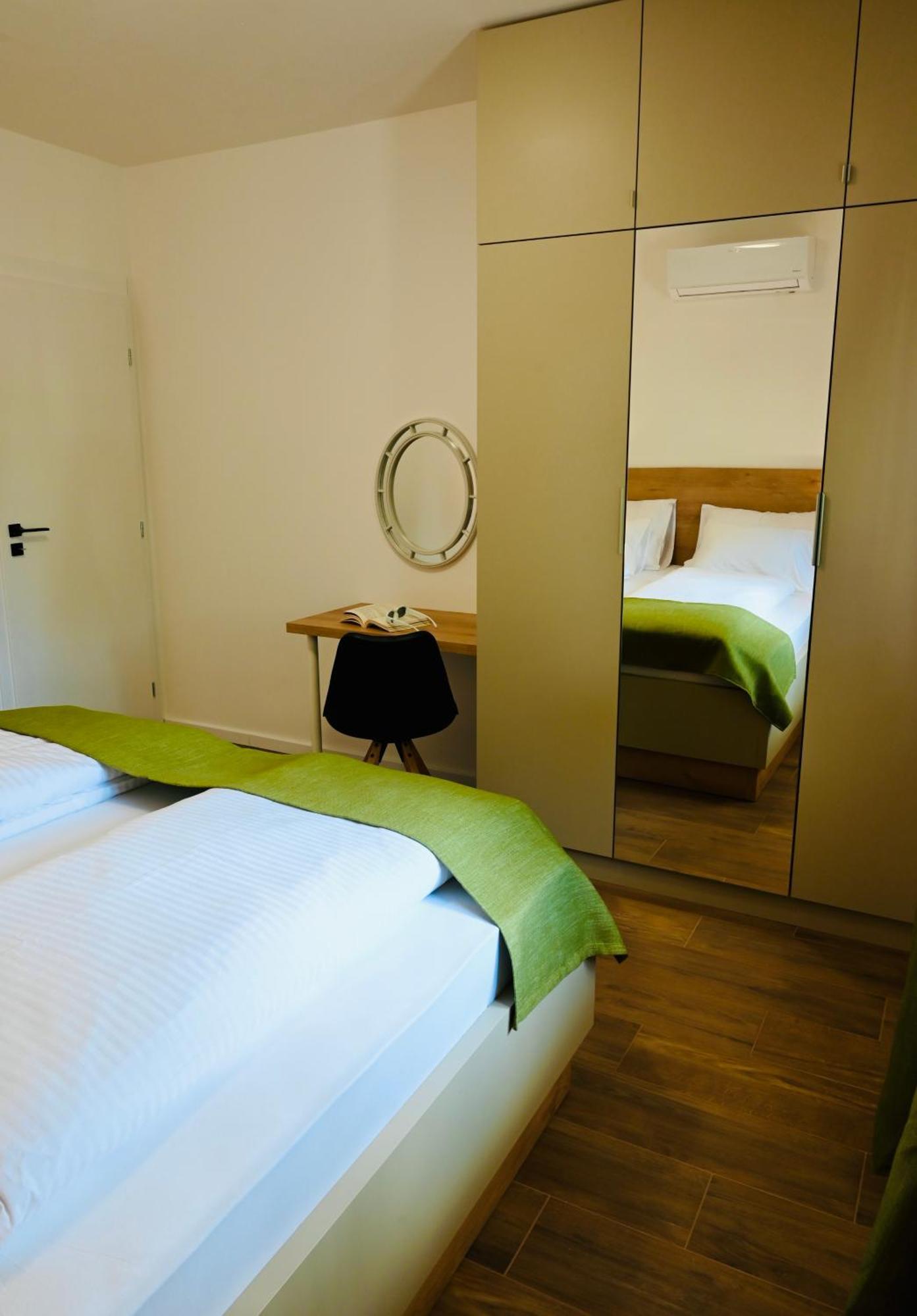 Adorable Holiday Apartment Malinska Buitenkant foto
