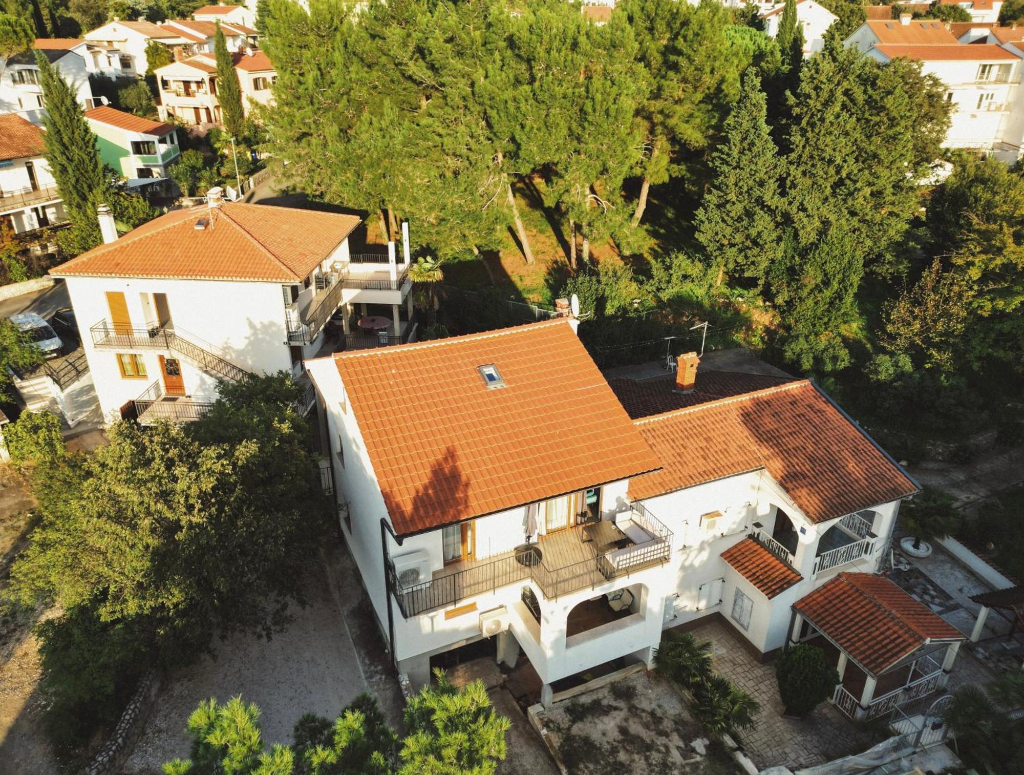 Adorable Holiday Apartment Malinska Buitenkant foto